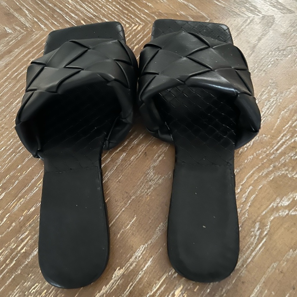 Woman slippers size 10